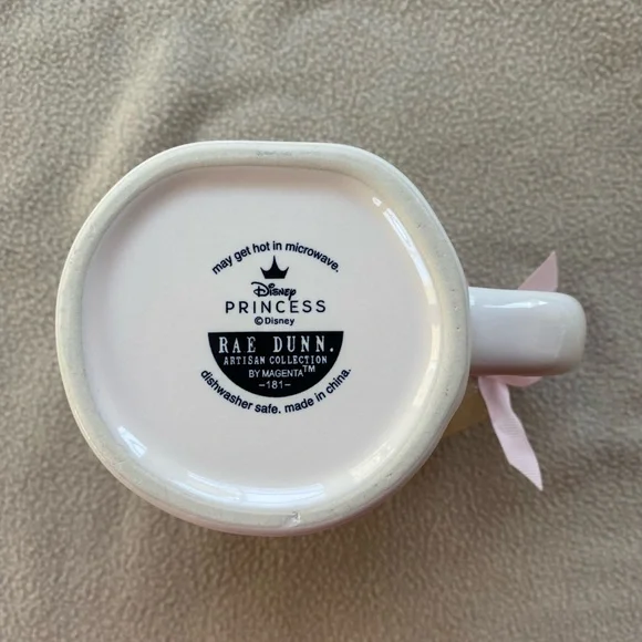 **SOLD***🚨Rae Dunn ❄️👸🏻”Beauty”Disney Mug, Double Sided Elsa,❄️👸🏻 - Picture 4 of 10